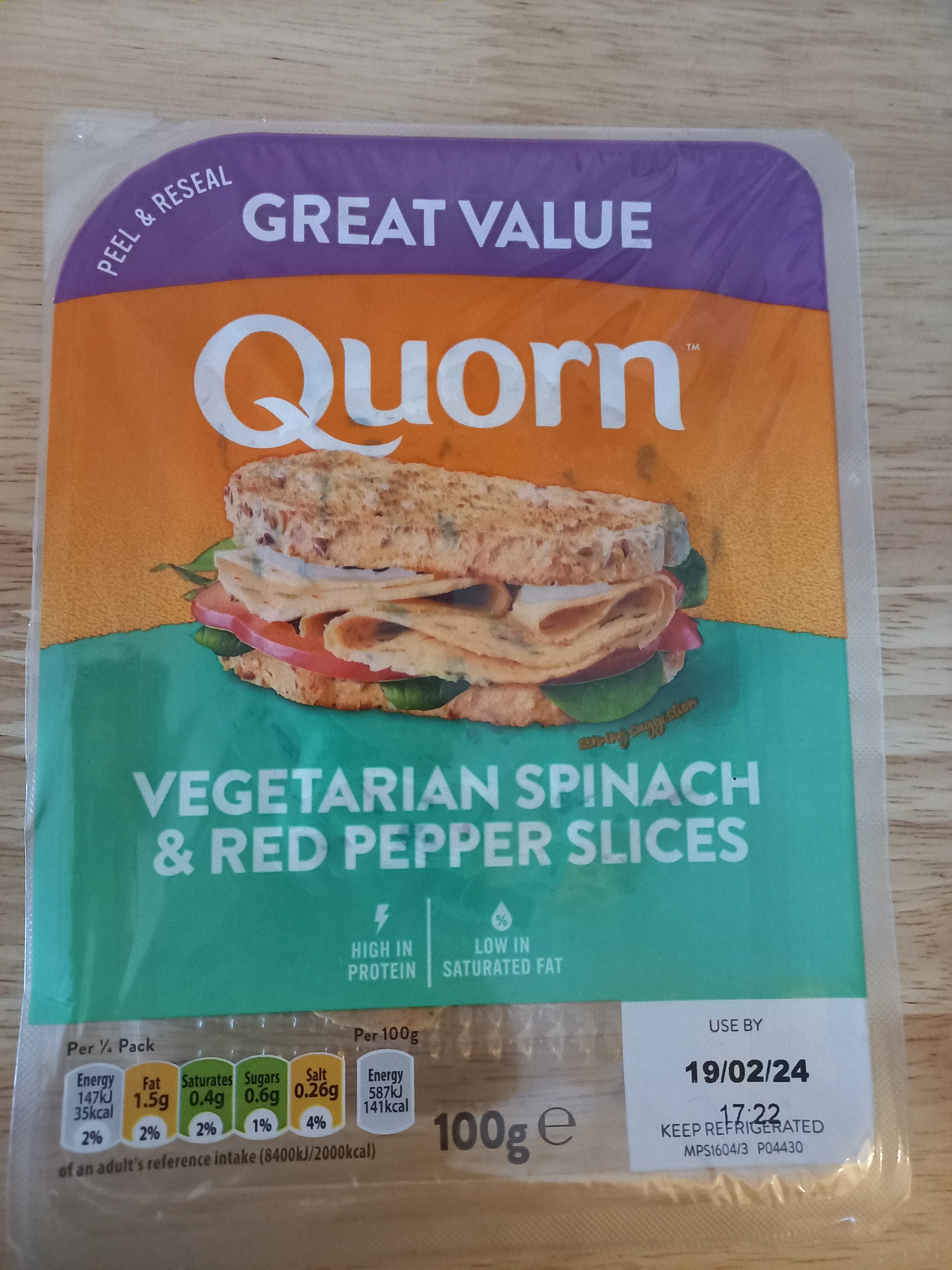 Vegetarian spinach and red pepper slices